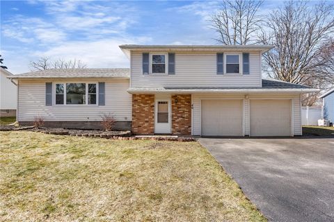 Homes For Sale - 40 Tradewind Drive<br/> Monroe County, Irondequoit, NY 14617