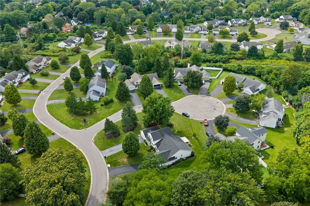 2 Hampton Circle