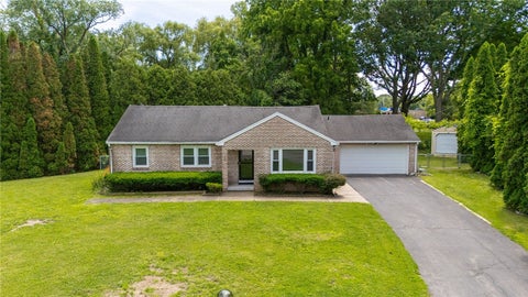 Photo of 10 Mascot Drive, Greece, NY 14626 (MLS # R1689992)