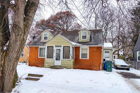 MLS: R1592846