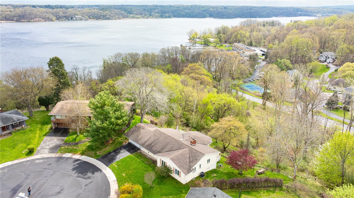 23 Eagle Rock Drive, Irondequoit, New York image 1