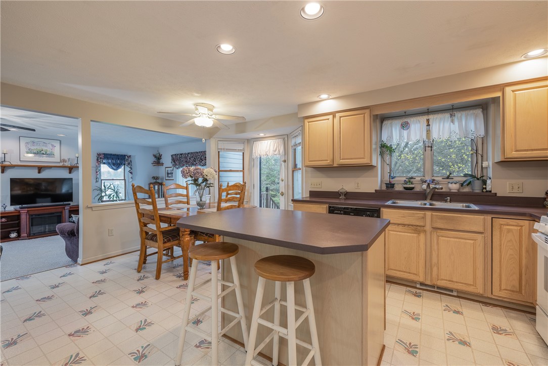8 Hawkes Trail Trl, Penfield, New York image 7
