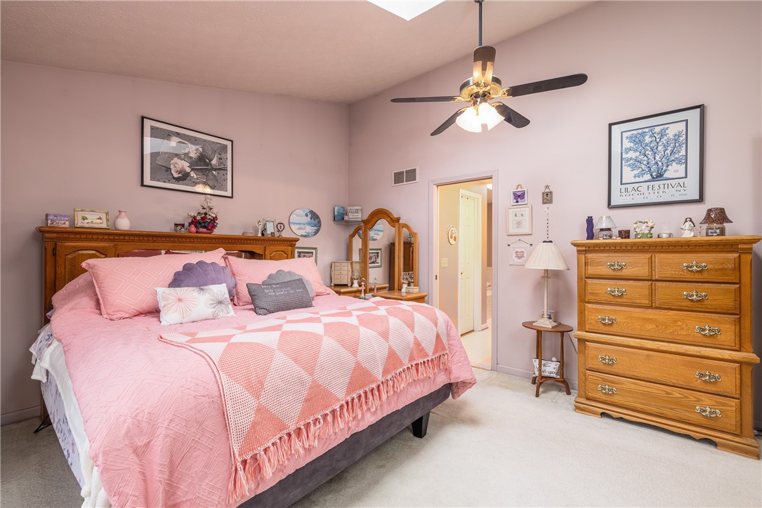 8 Hawkes Trail Trl, Penfield, New York image 20