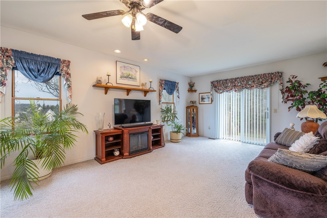 8 Hawkes Trail Trl, Penfield, New York image 11