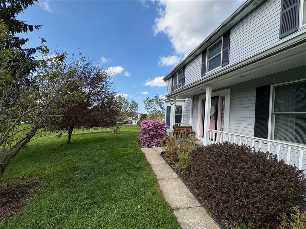 8 Hawkes Trail Trl, Penfield, New York image 3
