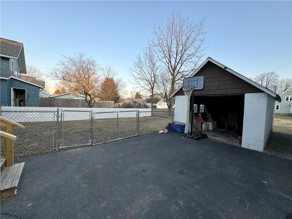 719 Dubois Street