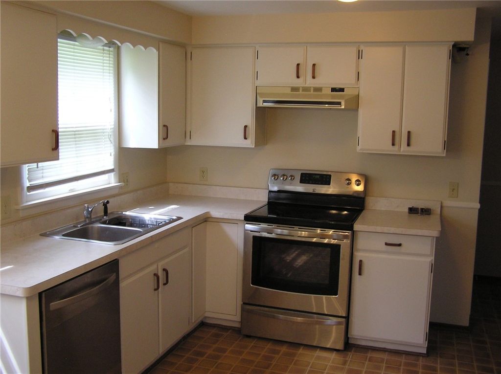 Photo of 59 Burning Tree Lane LN, Penfield, NY 14526 (MLS # R1696729)