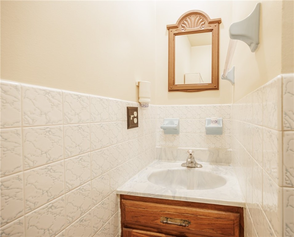 2 Simone Circle, Irondequoit, New York image 24