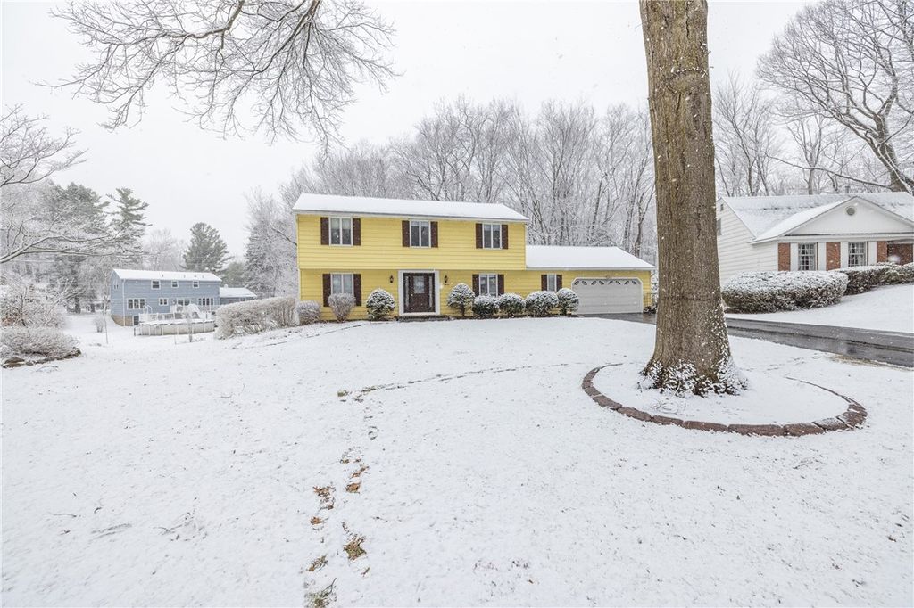 Photo of 18 Bent Oak Road, Chili, NY 14624 (MLS # R1667073)