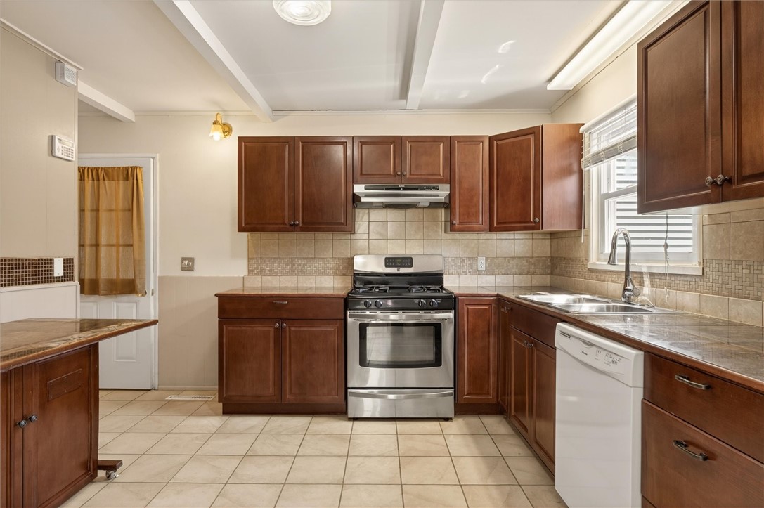 157 hollybrook road