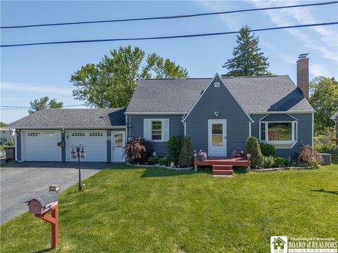 Photo of 7 Bayview Avenue, Hanover, NY 14136 (MLS # R1684513)
