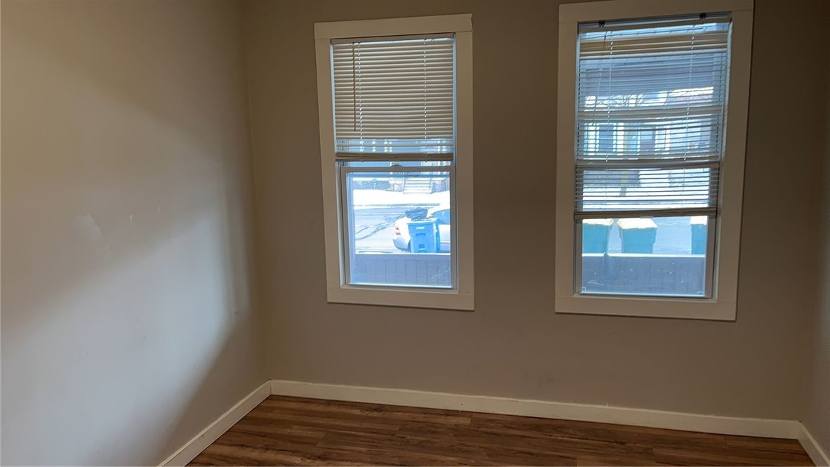 835-837 Plymouth Avenue S 835