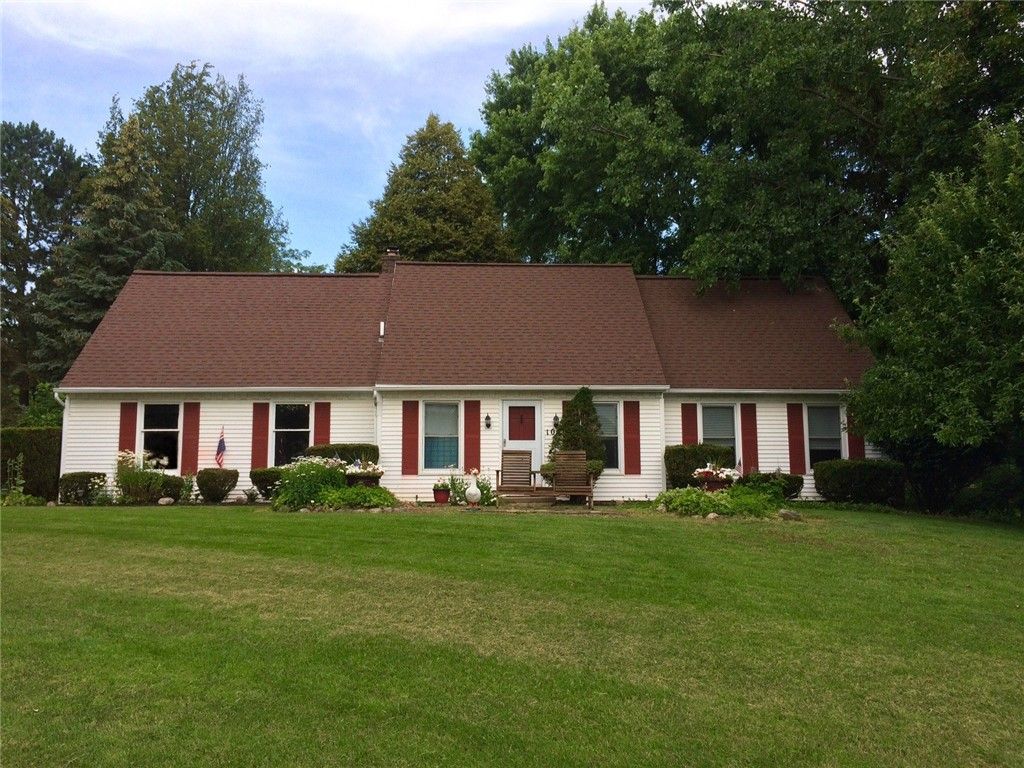 Photo of 107 Black Watch Trail, Perinton, NY 14450 (MLS # R1656591)