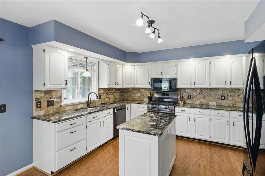 7 Bethnal Green Grn, Penfield, New York image 23