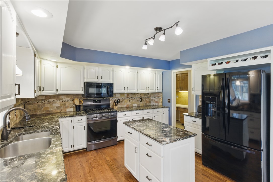 7 Bethnal Green Grn, Penfield, New York image 24