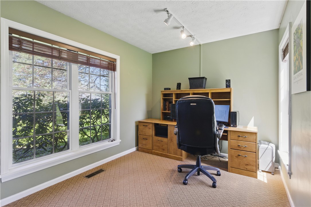 7 Bethnal Green Grn, Penfield, New York image 12