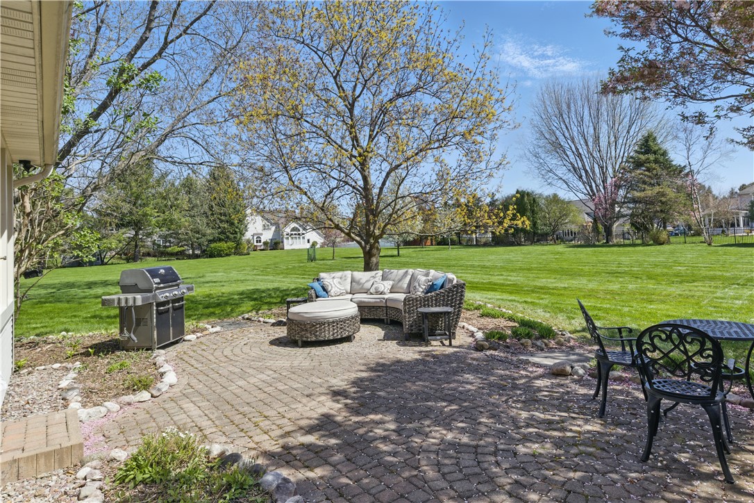 7 Bethnal Green Grn, Penfield, New York image 49