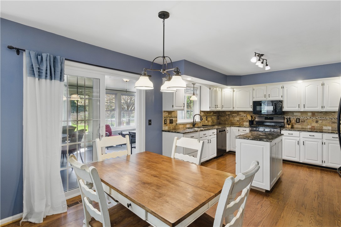 7 Bethnal Green Grn, Penfield, New York image 18