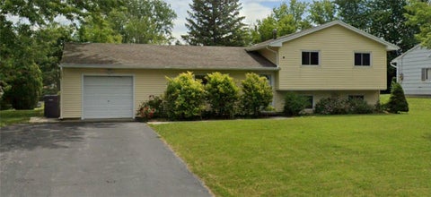 Homes For Rent - 32 Golden Rod Lane<br/> Monroe County, Henrietta, NY 14623