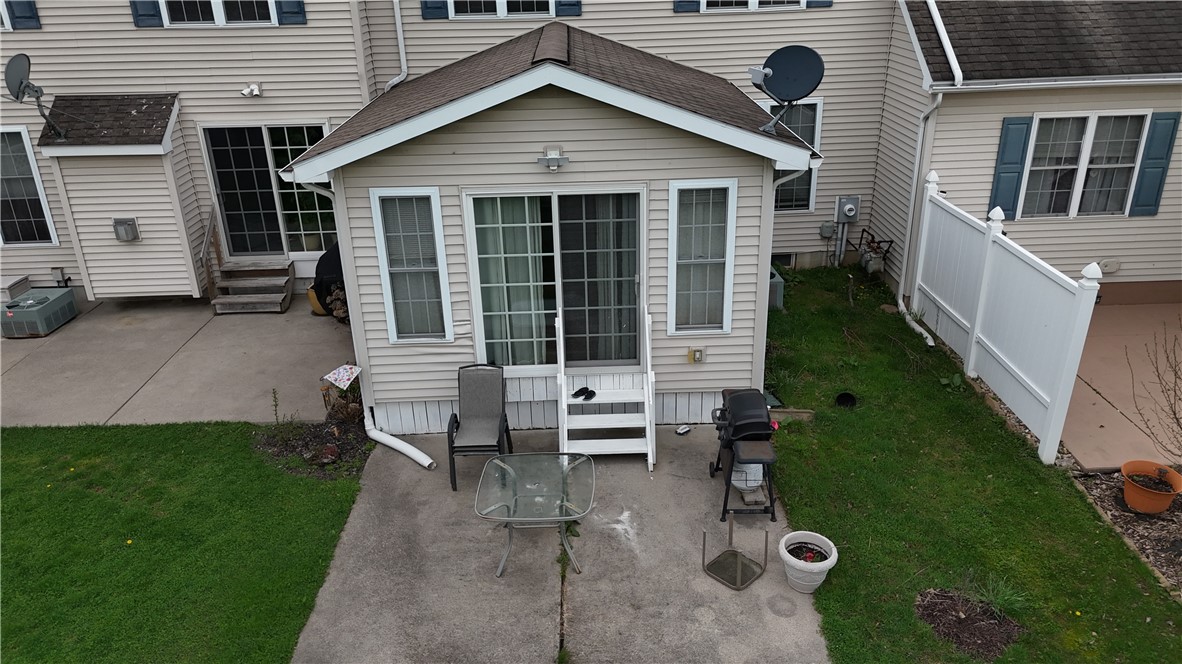 8 Foxe Commons