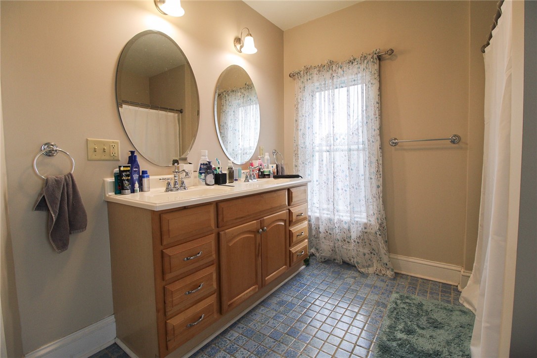 Royalton, New York 14105, United States, 3 Bedrooms Bedrooms, ,2 BathroomsBathrooms,Residential,Active,217585