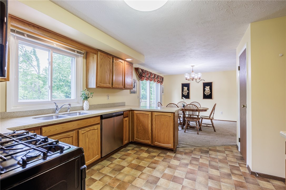 33 Westover Drive, Webster, New York image 7