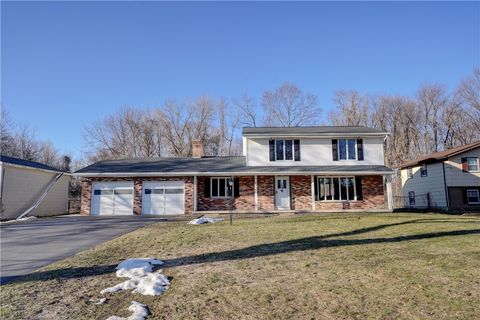 Homes For Sale - 120 Lantern Lane<br/> Brighton, NY 14623