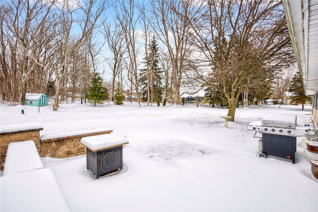 Photo of 2077 Bear Creek Drive, Ontario, NY 14519 (MLS # R1666173)