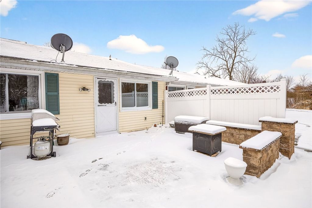 Photo of 2077 Bear Creek Drive, Ontario, NY 14519 (MLS # R1666173)