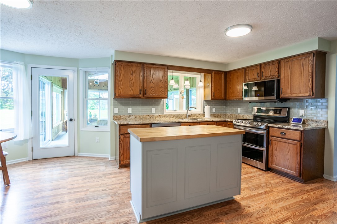 767 Bishops Lane, Webster, New York image 6