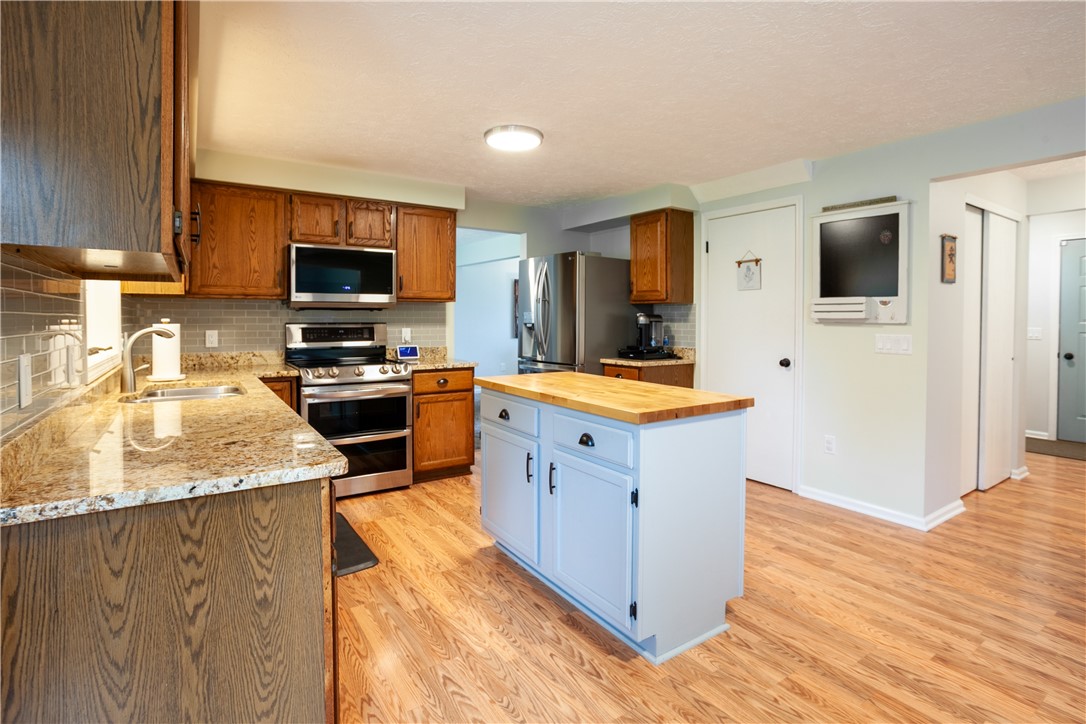 767 Bishops Lane, Webster, New York image 10