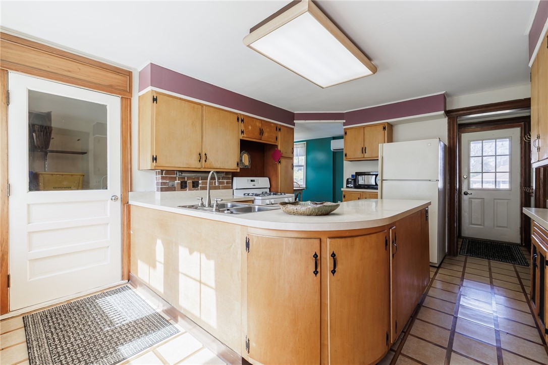 4572 Saint Paul Boulevard, Irondequoit, New York image 11