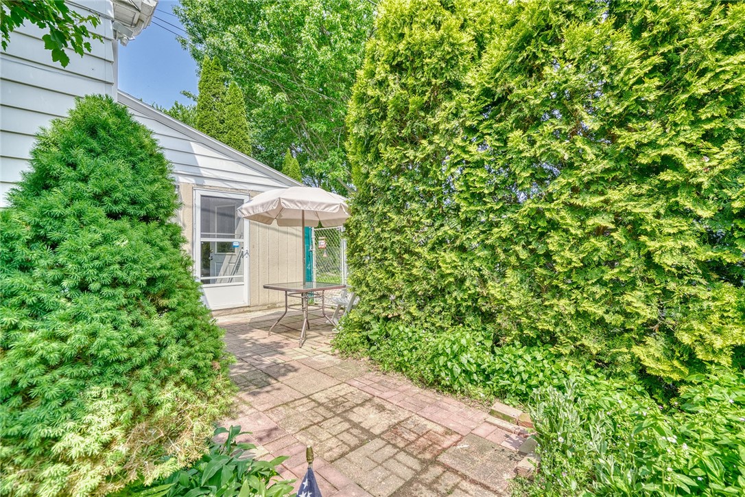 350 Colebourne Road, Rochester, New York image 5