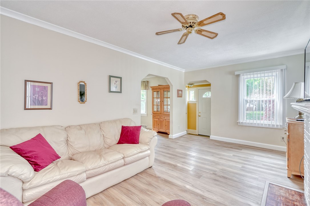 350 Colebourne Road, Rochester, New York image 9