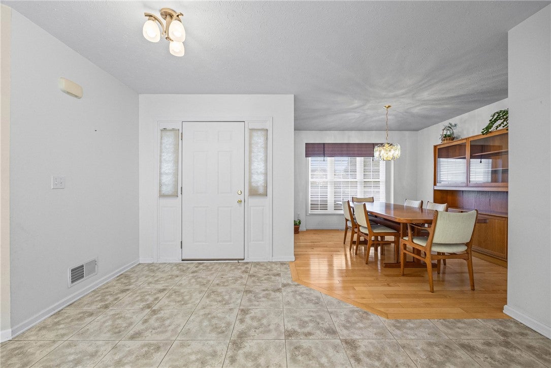 25 Acorn Valley Trl