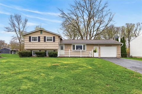 Homes For Sale - 110 Colonnade Drive<br/> Monroe County, Henrietta, NY 14623