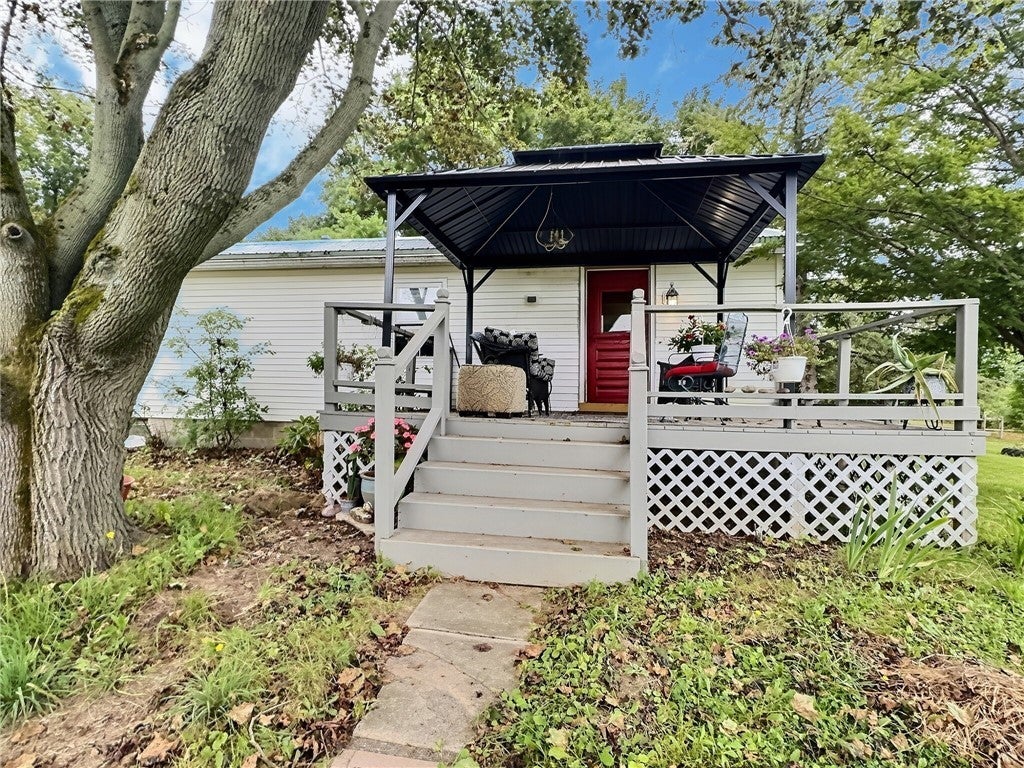 Photo of 8069 Picket Line Rd Road, Mt Morris, NY 14510 (MLS # R1710025)