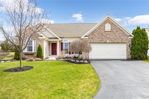 Homes For Sale - 11 Charissa Run<br/> Monroe County, Henrietta, NY 14623