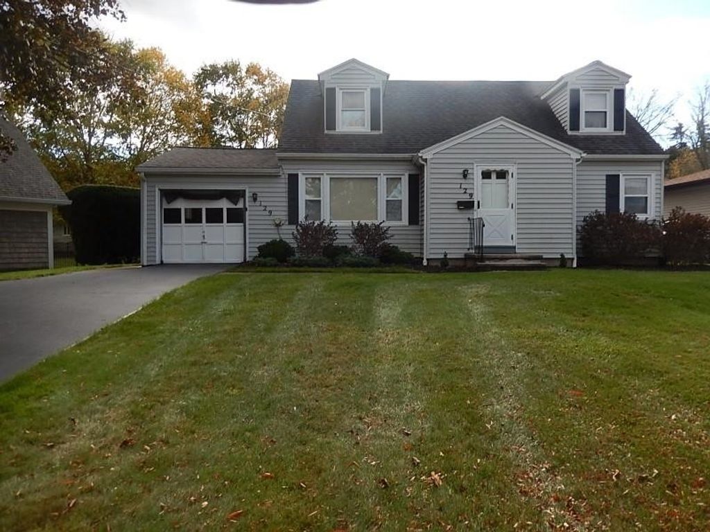 Photo of 129 Roselawn Crescent, Perinton, NY 14450 (MLS # R1635956)