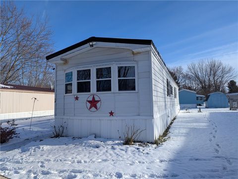 Photo of 14 Edgewood Drive, Ridgeway, NY 14103 (MLS # R1656316)