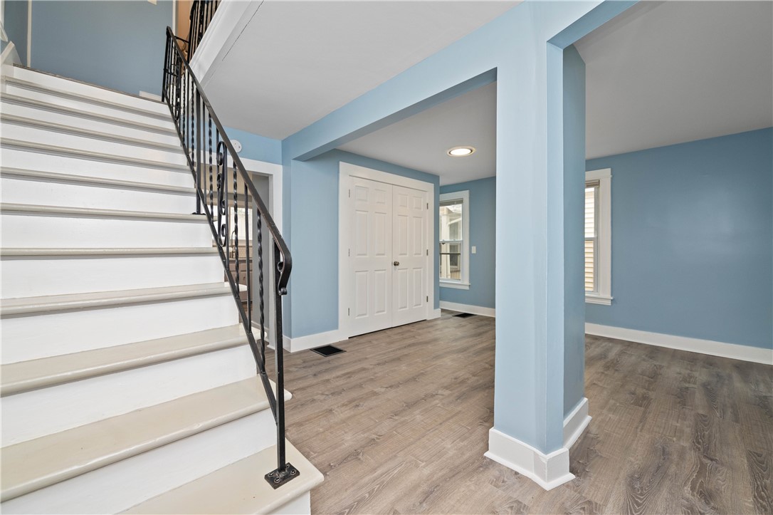 137 W Elm Street, East Rochester, New York image 6