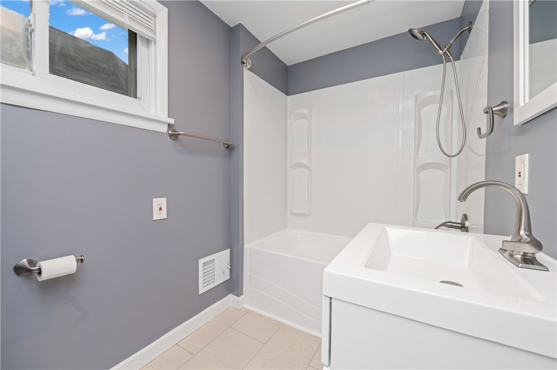 137 W Elm Street, East Rochester, New York image 31