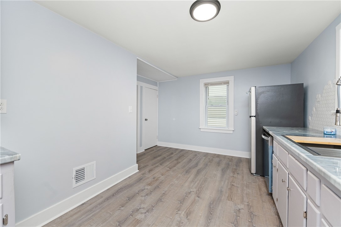 137 W Elm Street, East Rochester, New York image 16