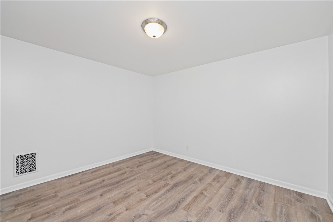 137 W Elm Street, East Rochester, New York image 22