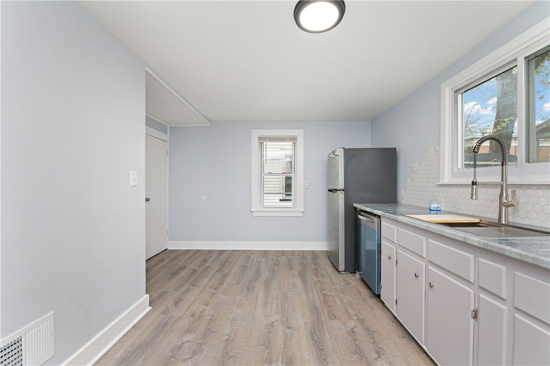 137 W Elm Street, East Rochester, New York image 17