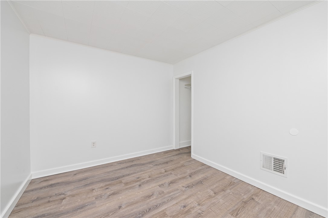 137 W Elm Street, East Rochester, New York image 28