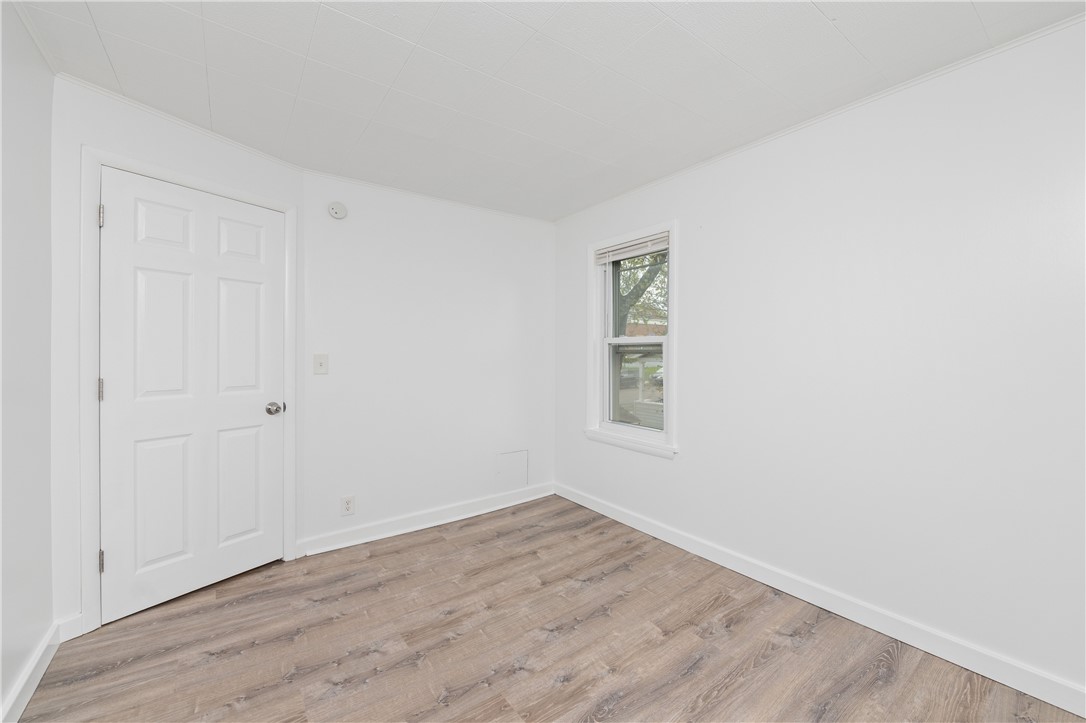 137 W Elm Street, East Rochester, New York image 30