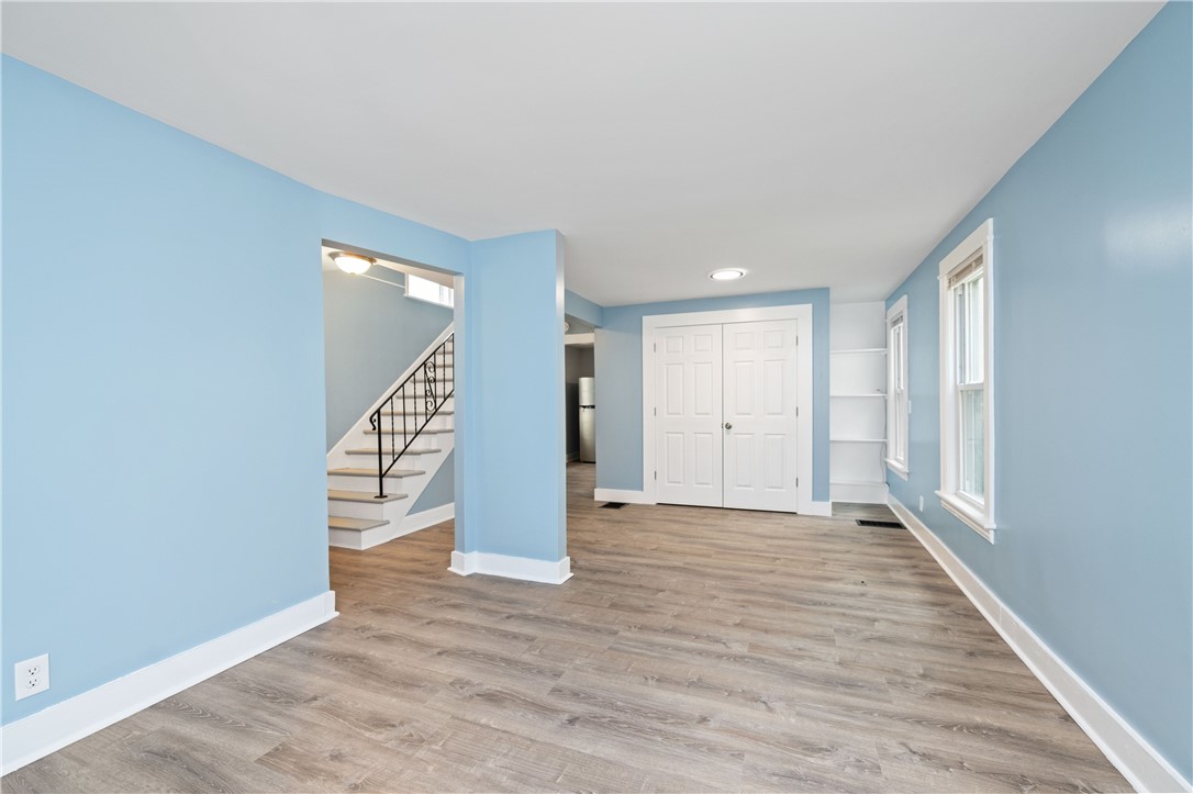 137 W Elm Street, East Rochester, New York image 9