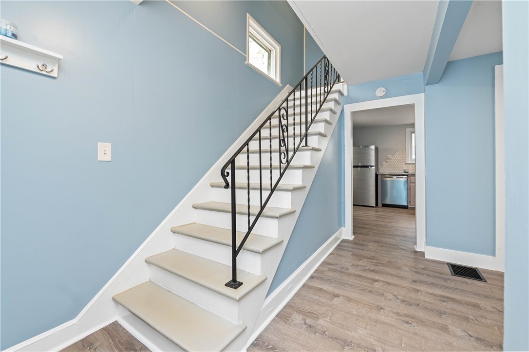 137 W Elm Street, East Rochester, New York image 5