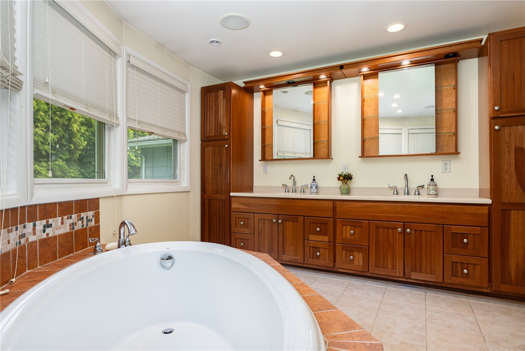 99 Grosvenor Road, Brighton, New York image 29